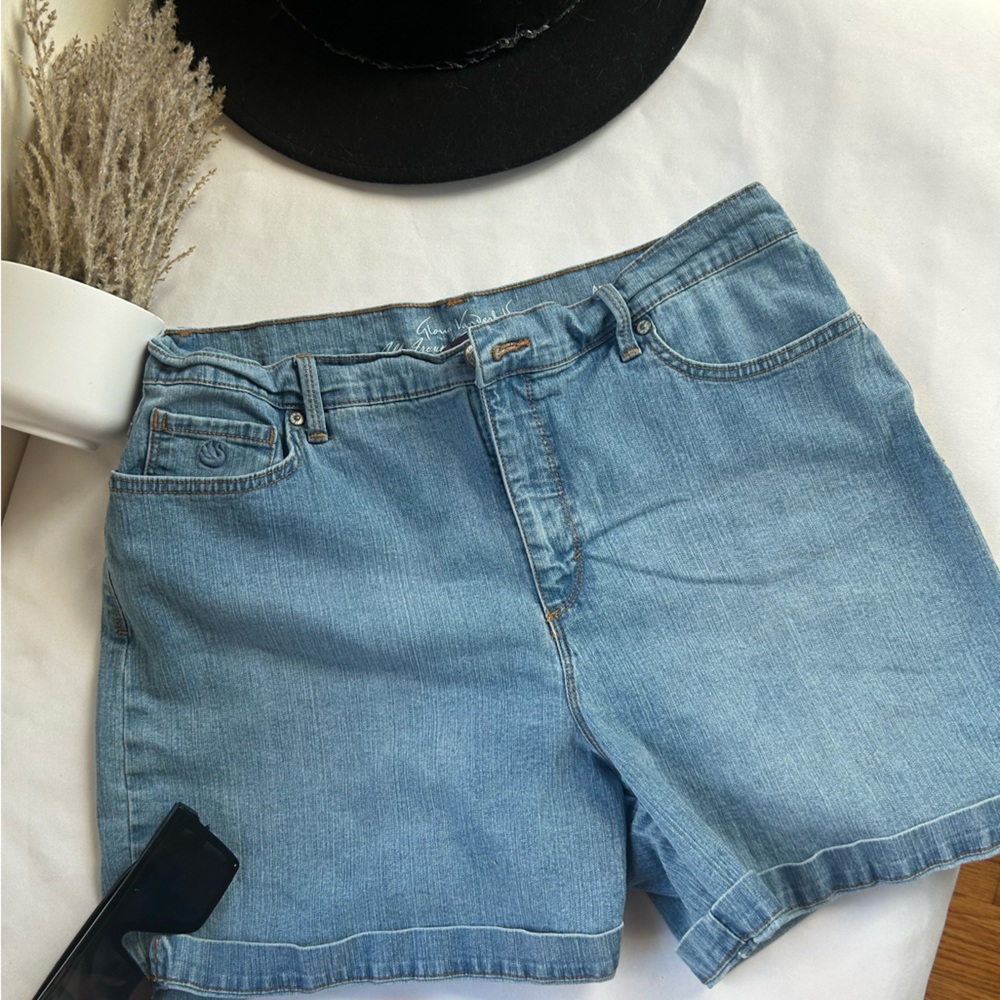Gloria Vanderbilt Women's Light Blue Denim Shorts 12